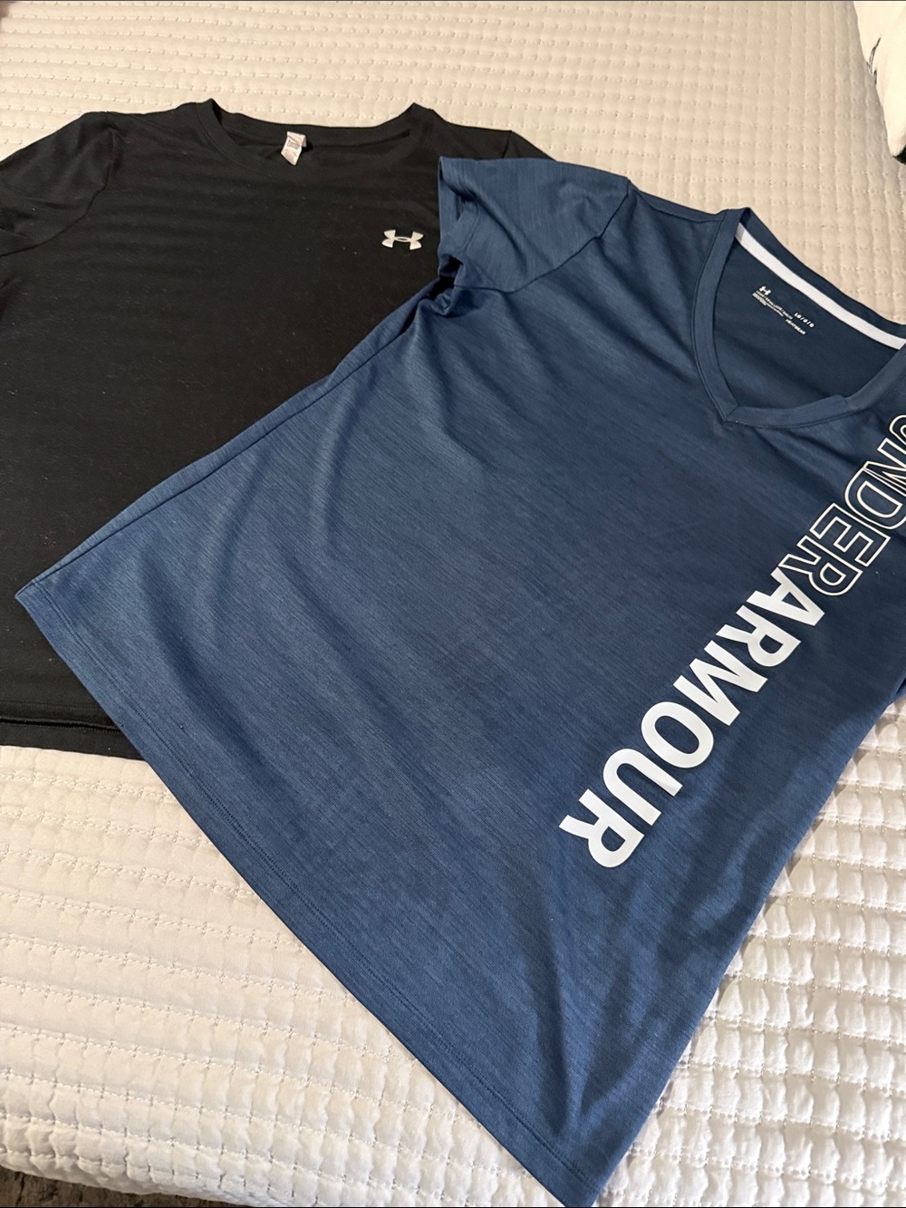Under Armour Womens Navy & Black Short Sleeve Heat Gear Tees both size large